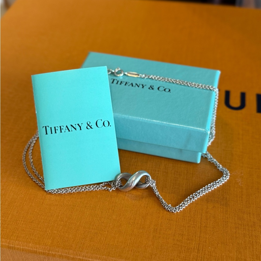 🎀Tiffany & Co. Silver Infinity Necklace🎀